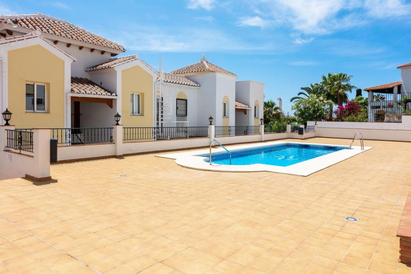 Apartamento Chimenea Playa - 2 Dormitorios Y Terraza Nerja Exterior photo